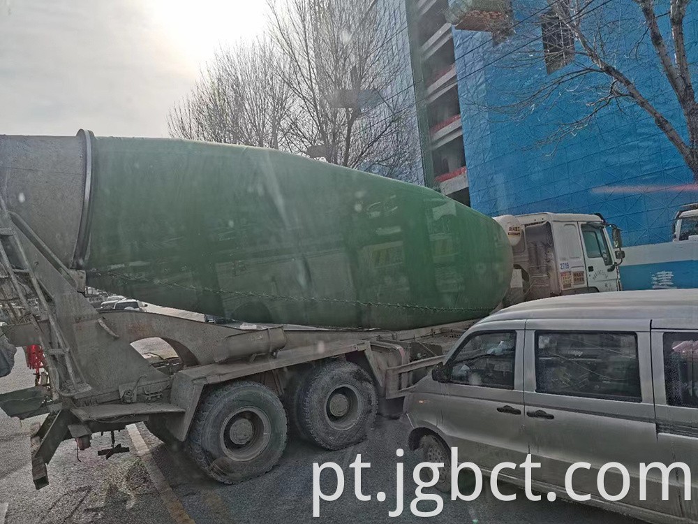 Cold and warm cement mixer truck tank coat